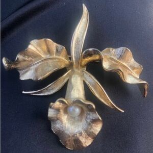 Vintage Marcel Boucher 8377 Orchid Mid Century MCM 60’s Pearl Gold Tone Brooch 